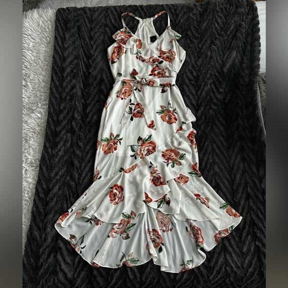 Disney Summer dress, off white+floral, back zip, tie waist, ruffled, lined. - Picture 5 of 12